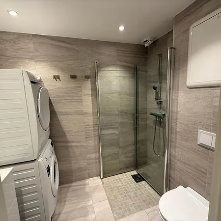 Апартаменти Modern With Free Parking Берген